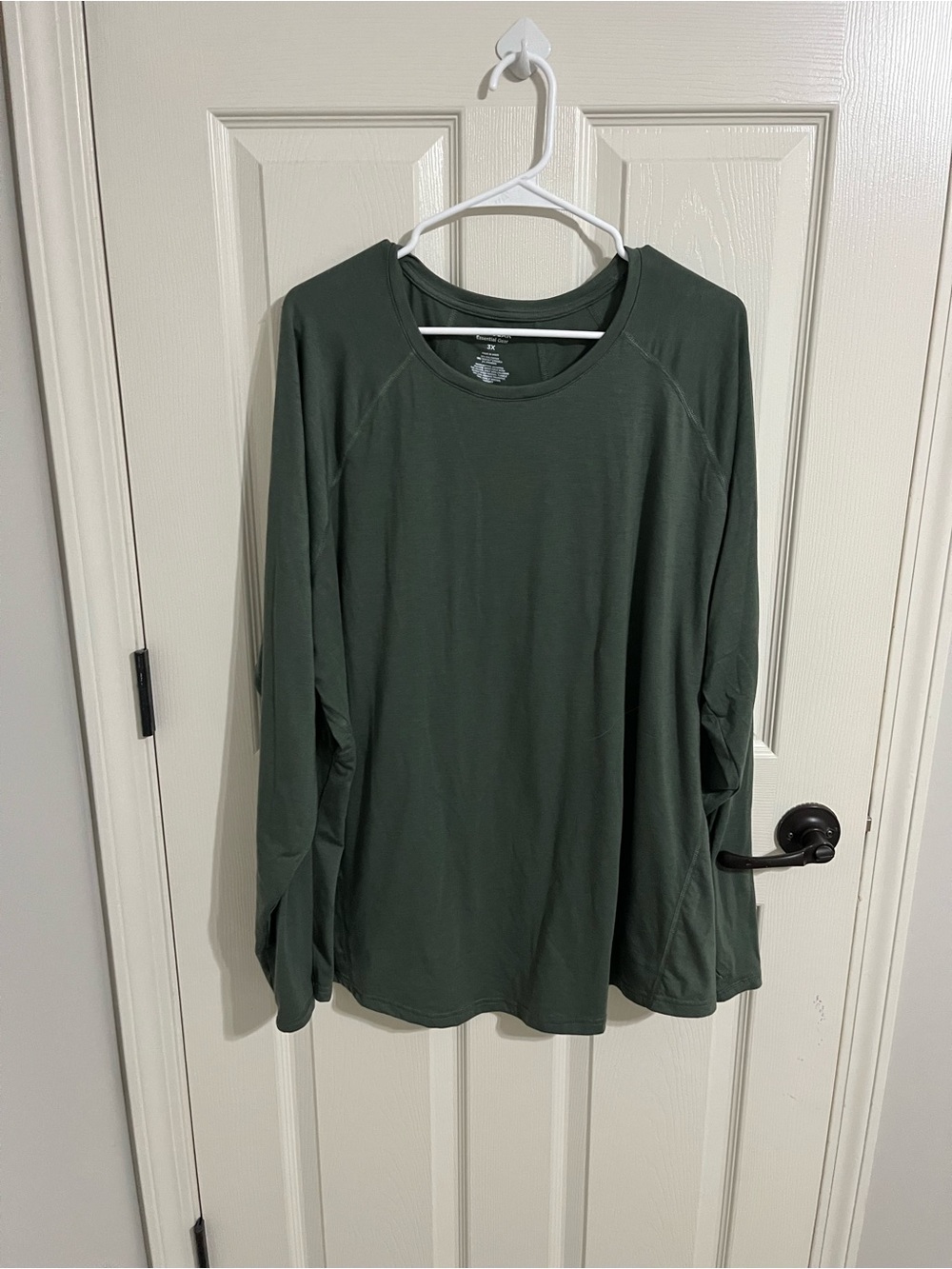 tek gear Women's Long-Sleeve Crewneck Top - Olive